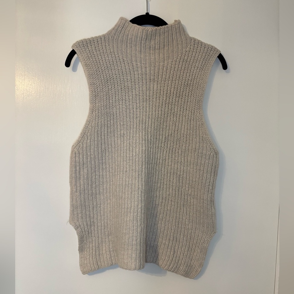 Aritzia | Babaton | Wool Sleeveless Mock Neck Sweater | Small